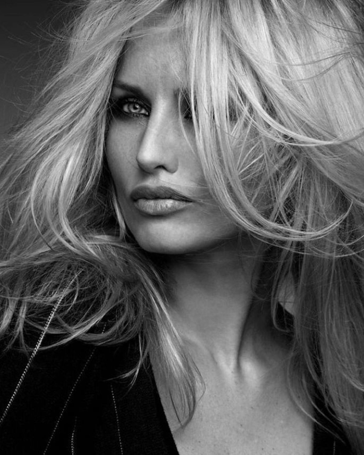 Adriana Karembeu, dezvăluiri tulburătoare în noua carte