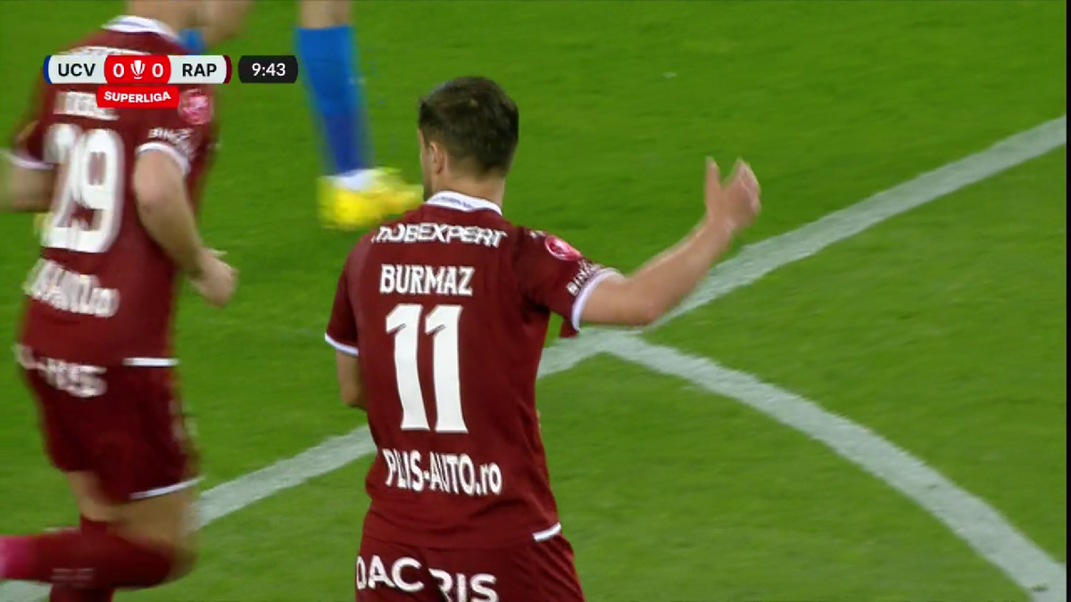 Conflict pe teren! Doi jucători de la Rapid s-au certat în timpul meciului cu Universitatea Craiova