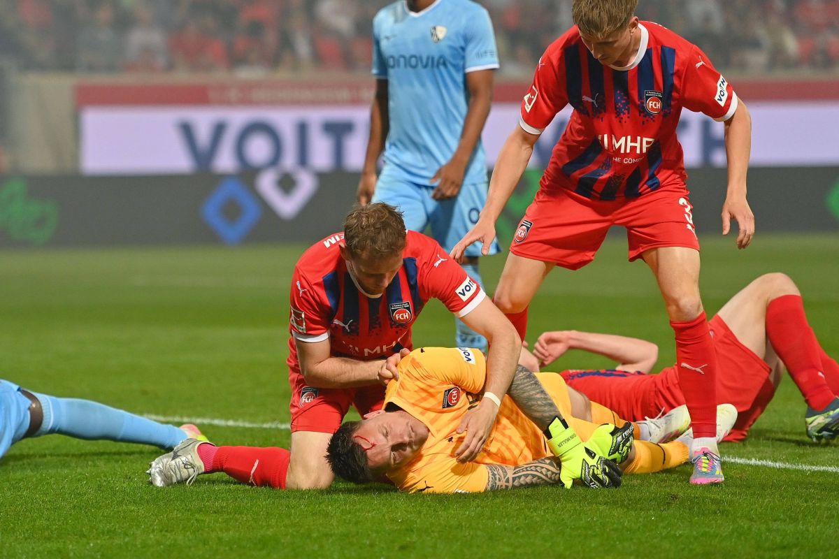 Kevin Muller, portarul lui Heidenheim, și-a pierdut cunoștința în meciul cu Bochum, după ciocnirea cu Ibrahima Sissoko