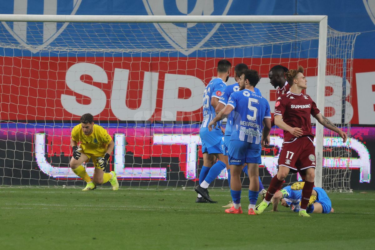 Portarii Marian Aioani și Laurențiu Popescu, gafe ca la „județeană” în Universitatea Craiova - Rapid 1-2