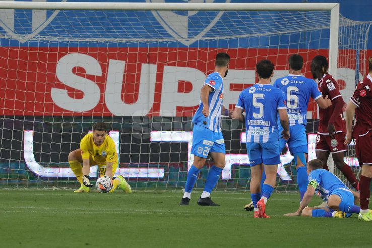 Christensen, furios că a ratat, apoi sărbătorește gafa lui Laurențiu Popescu, foto: Ionuț Iordache / GSP