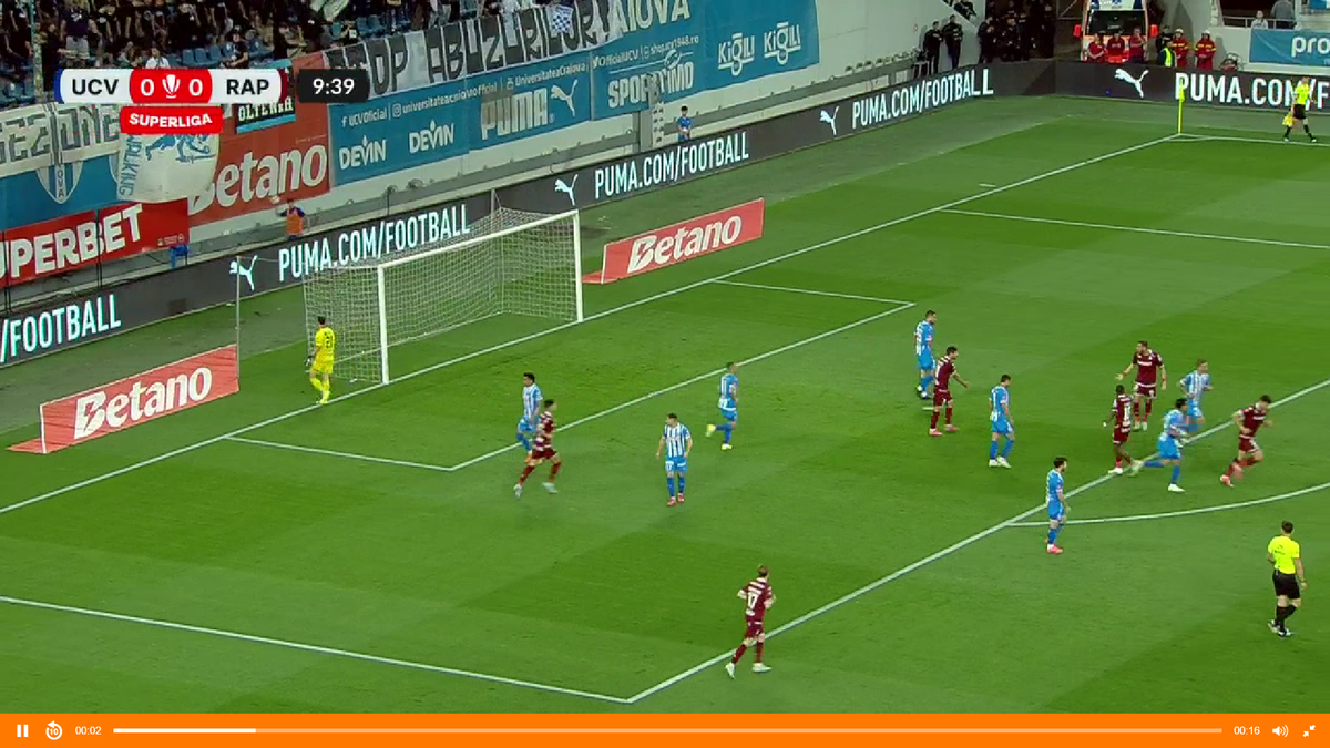 Conflict pe teren! Doi jucători de la Rapid s-au certat în timpul meciului cu Universitatea Craiova