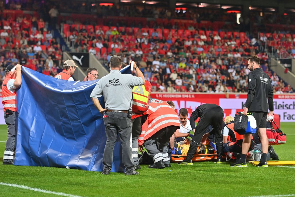 Kevin Muller, portarul lui Heidenheim, și-a pierdut cunoștința în meciul cu Bochum, după ciocnirea cu Ibrahima Sissoko