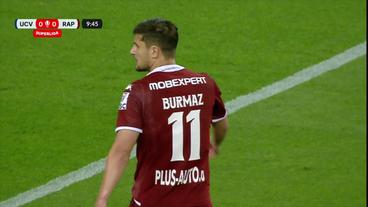 Conflict pe teren! Doi jucători de la Rapid s-au certat în timpul meciului cu Universitatea Craiova