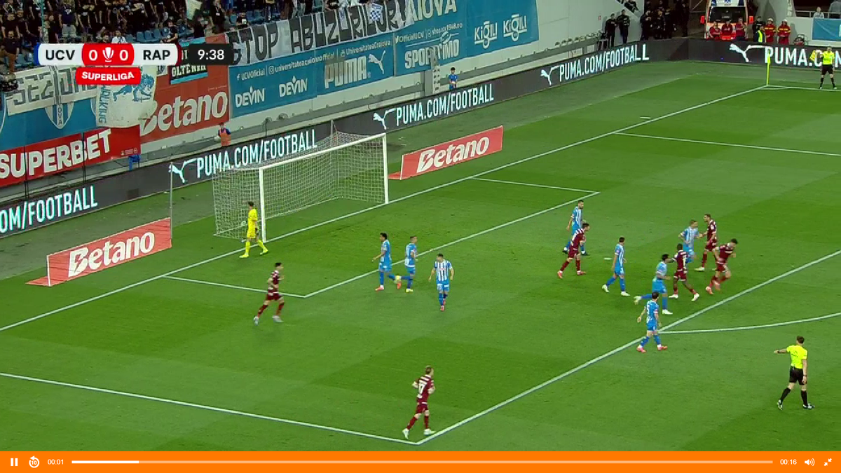 Conflict pe teren! Doi jucători de la Rapid s-au certat în timpul meciului cu Universitatea Craiova