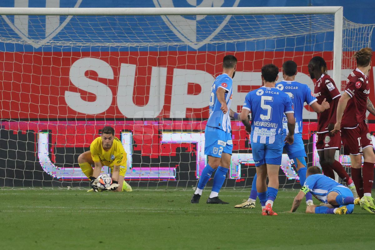 Christensen, furios că a ratat, apoi sărbătorește gafa lui Laurențiu Popescu, foto: Ionuț Iordache / GSP