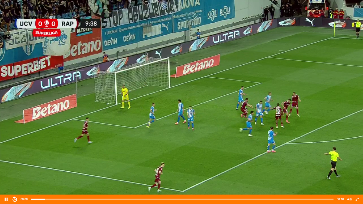 Conflict pe teren! Doi jucători de la Rapid s-au certat în timpul meciului cu Universitatea Craiova