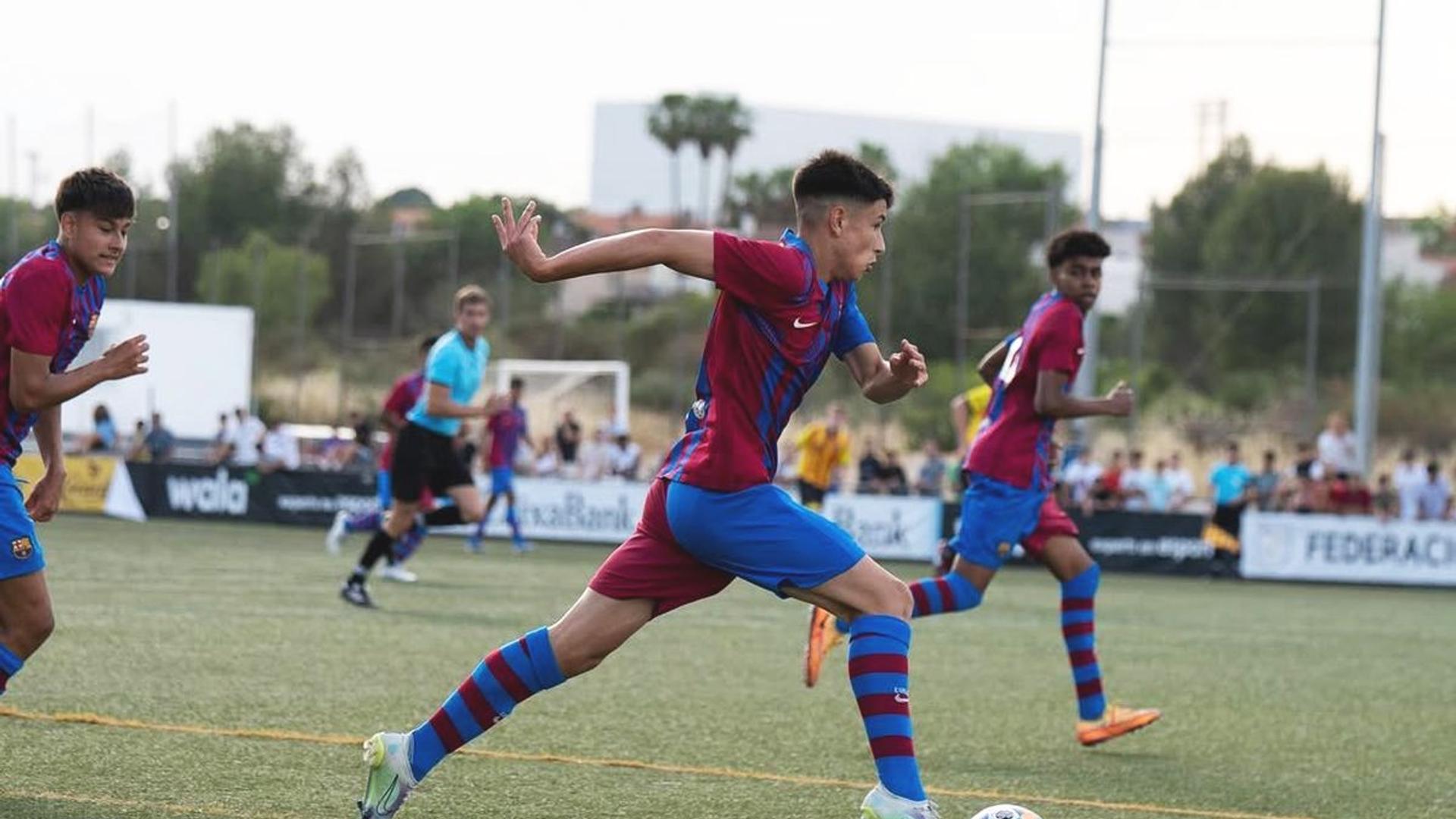 Ianis Târbă în tricoul de antrenament, pregătindu-se pentru transferul la Dinamo după perioada la La Masia academie din Spania | sursa foto: Gazeta Sporturilor