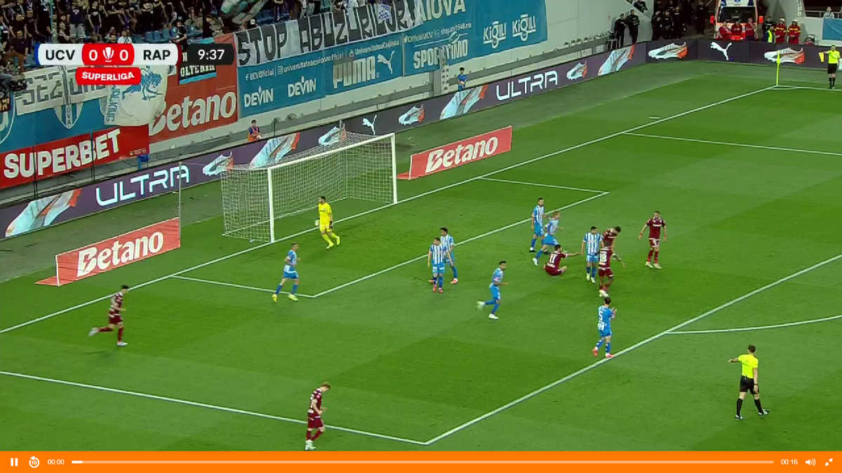 Conflict pe teren! Doi jucători de la Rapid s-au certat în timpul meciului cu Universitatea Craiova