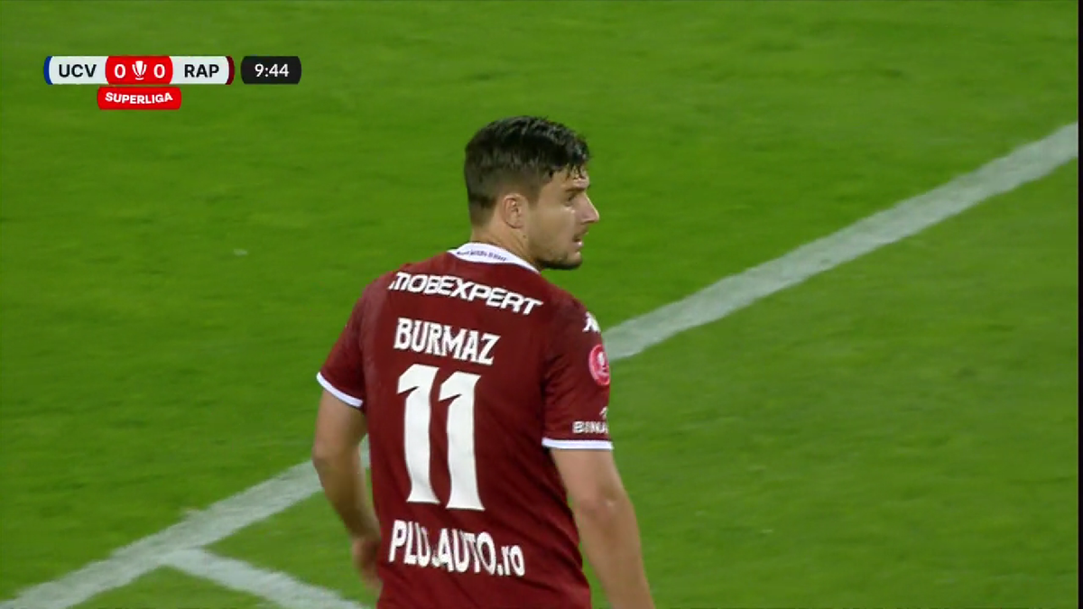 Conflict pe teren! Doi jucători de la Rapid s-au certat în timpul meciului cu Universitatea Craiova