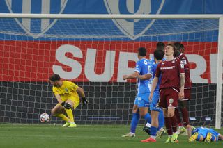 Portarii Marian Aioani și Laurențiu Popescu, gafe ca la „județeană” în Universitatea Craiova - Rapid 1-2