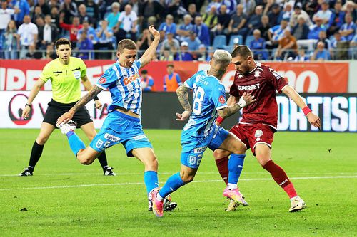 Denis Ciobotariu, în acțiune în CSU Craiova - Rapid // foto: Ionuț Iordache (GSP)