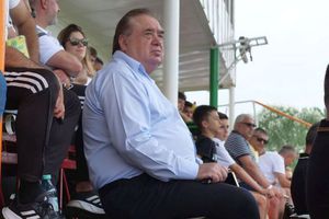La 71 de ani, fostul patron miliardar din Superliga se căsătorește cu o femeie cu 21 de ani mai tânără