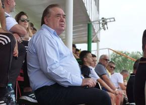La 71 de ani, fostul patron miliardar din Superliga se căsătorește cu o femeie cu 21 de ani mai tânără