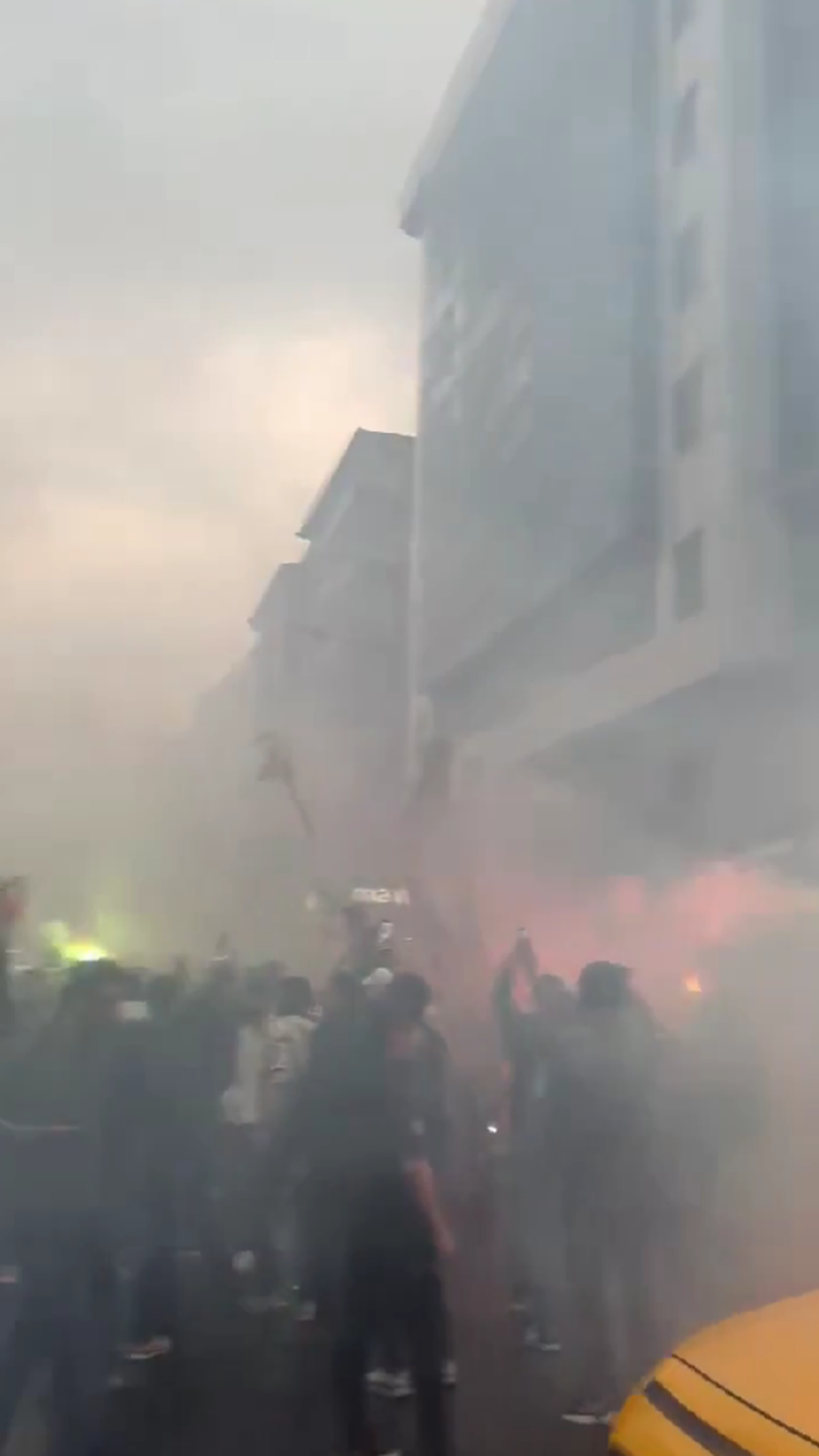 Sărbătoare pe străzi! Fanii au aprins orașul după promovarea istorică