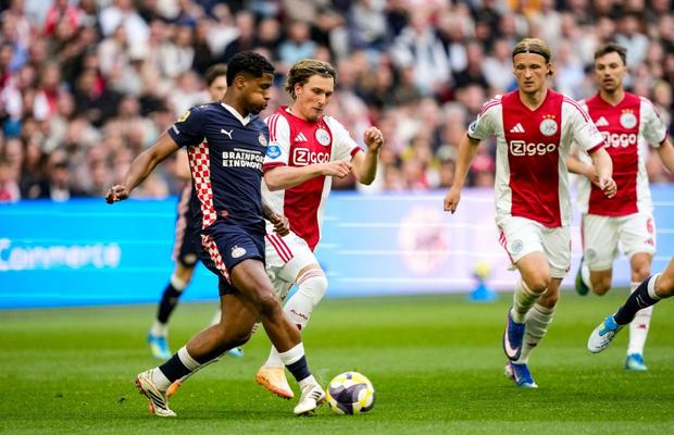 Ajax - PSV, derby spectaculos în Eredivisie » Dennis Man a prins câteva minute pe final