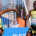 Tia Clayton (stânga), ultimul schimb al ștafetei de 4x100 m mixt care a stabilit un nou record mondial Foto: World Athletics/Christel Saneh