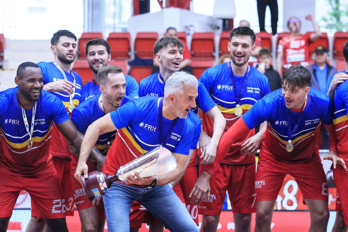 „Liber la bere” » Dinamoviștii au pornit sărbătoarea după al zecelea titlu la rând: „E benefic pentru handbalul românesc”