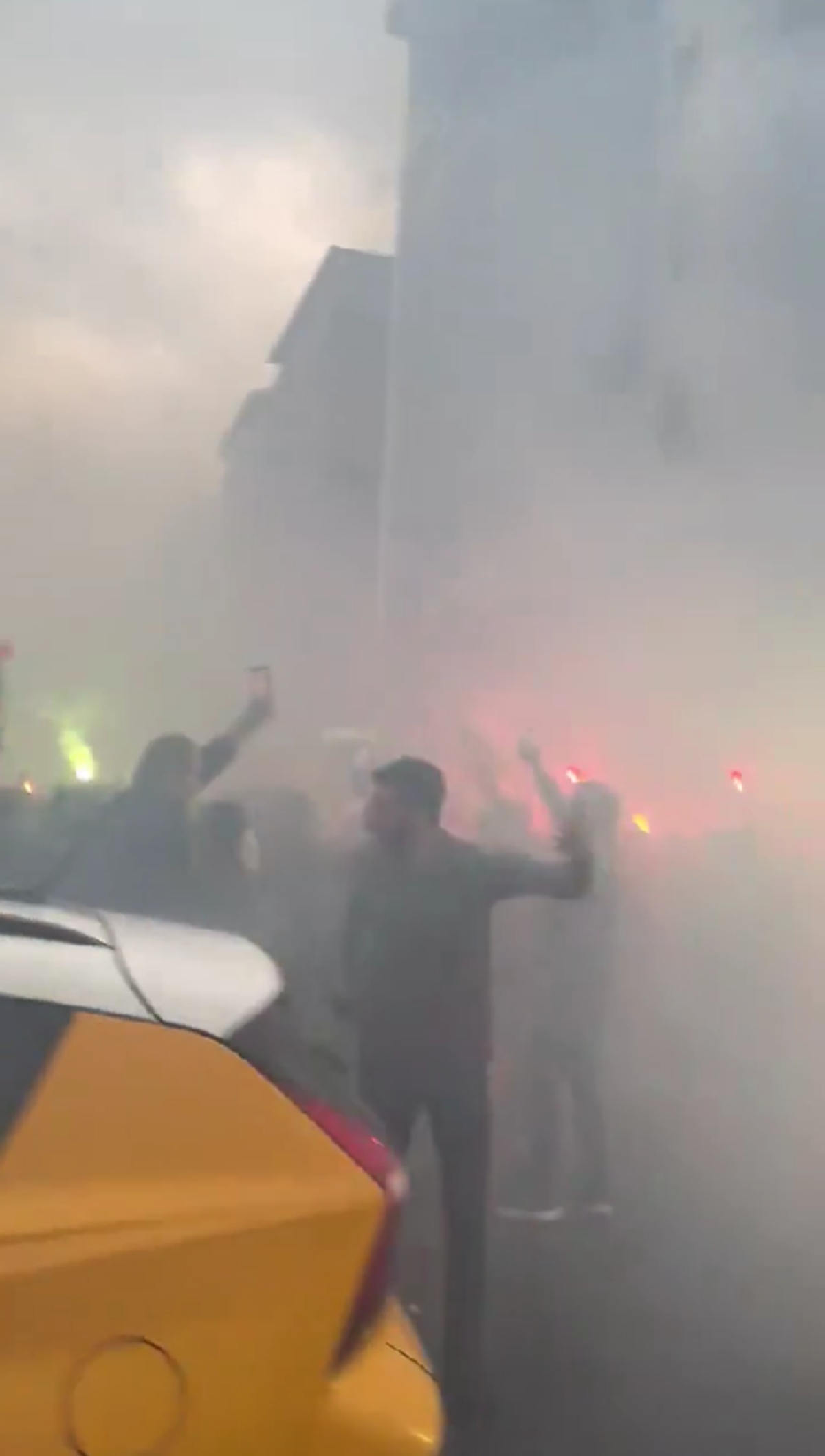 Sărbătoare pe străzi! Fanii au aprins orașul după promovarea istorică