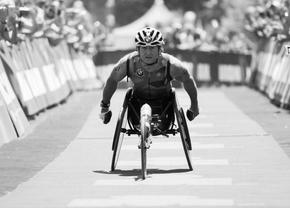 A murit Alex Zanardi, fost pilot în Formula 1 și campion paralimpic