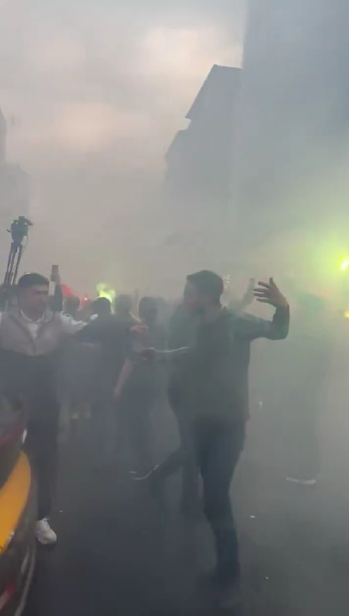 Sărbătoare pe străzi! Fanii au aprins orașul după promovarea istorică
