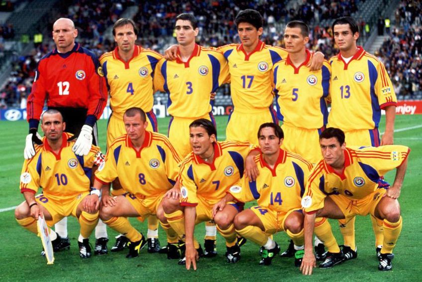 Miodrag Belodedici (numărul 17), în echipa României de la EURO 2000