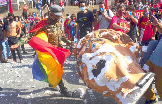Protest în Brazilia împotriva Copei America: „A primit mingea Neymar, a mai murit un om!”