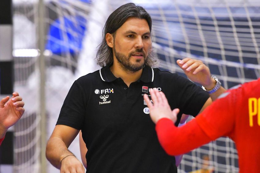 Noua conducere a handbalului românesc vrea o schimbare pe bancă reprezentativei feminine. Actualului antrenor, Adrian Vasile, îi expiră contractul pe 30 iunie. Florentin Pera este primul pe lista favoriților.