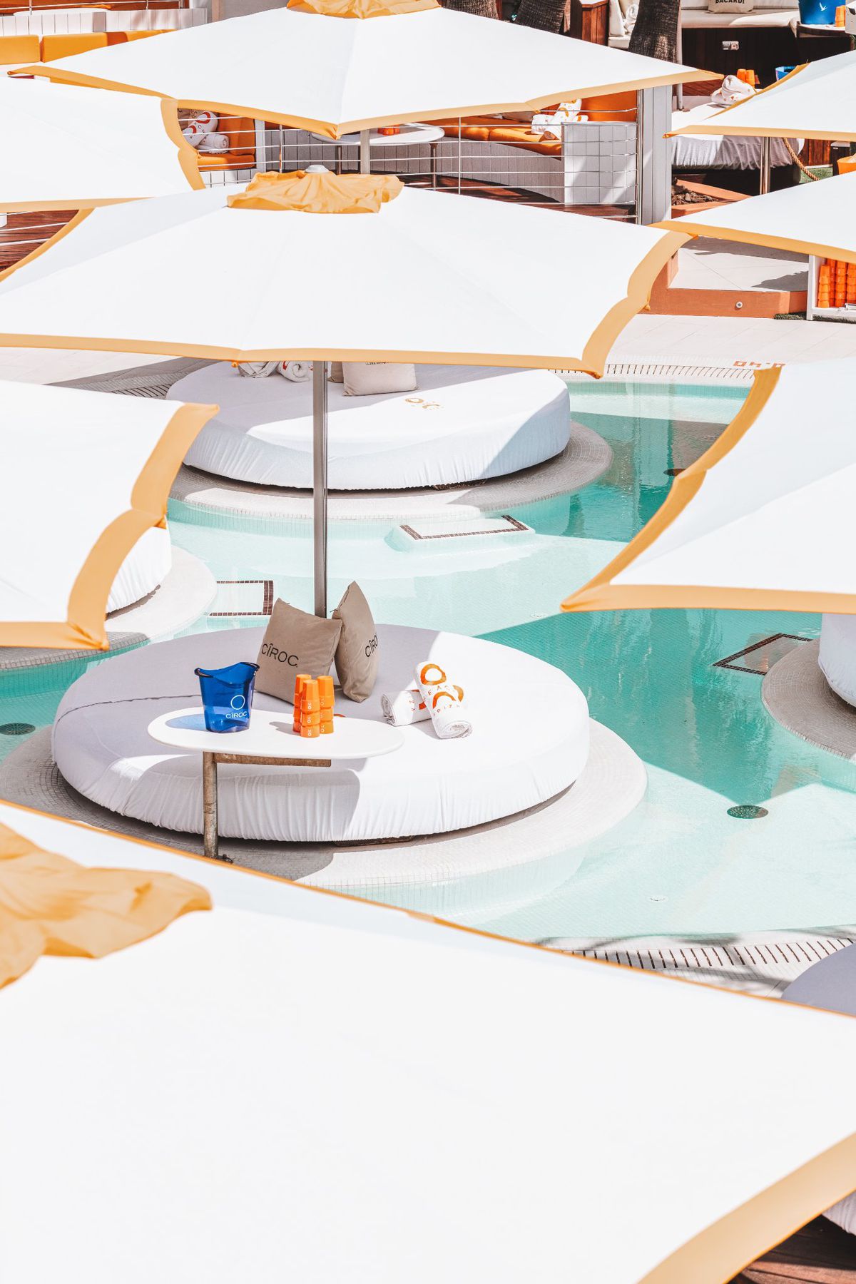 Fratele lui Gary Lineker conduce locul unde starurile fotbalului mondial își fac de cap! Cum l-au surprins pe Grealish