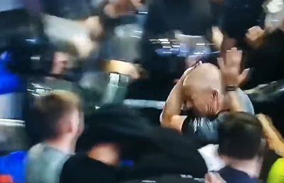 Haos în Serbia, la derby-ul Partizan - Steaua Roșie » Arbitrul a fugit spre vestiare, dar a fost lovit de un scutier!