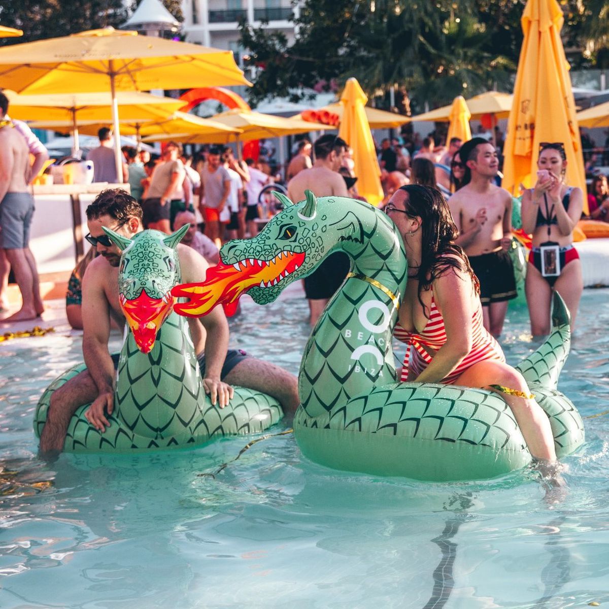 Fratele lui Gary Lineker conduce locul unde starurile fotbalului mondial își fac de cap! Cum l-au surprins pe Grealish