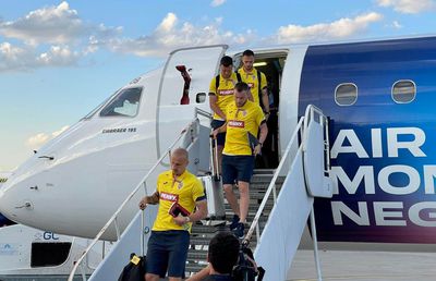 România a aterizat în Muntenegru » Primele imagini cu „tricolorii” la Podgorica