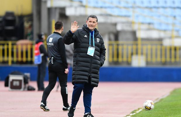 Nicolo Napoli și-a luat „la revedere” de la ultrașii Craiovei, care i-au scandat numele + N-a vrut să scoată echipa de pe teren!