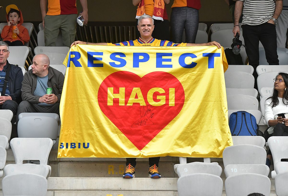 Imagini impresionante de la România All Stars - Galatasaray Legends » Fanii au aprins Cluj Arena