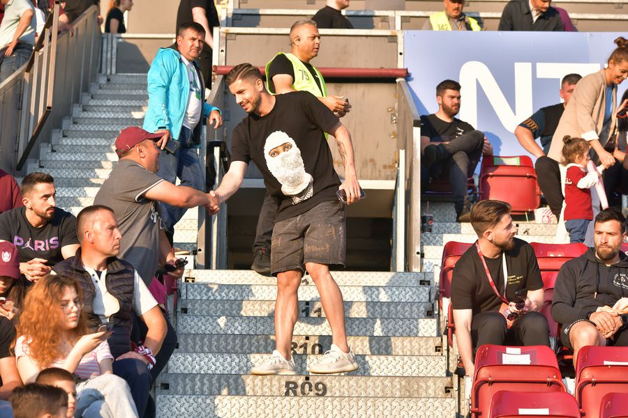 10 lucruri care nu s-au văzut la televizor de la CFR Cluj - FCU Craiova » Un șpriț de vară la oficială, Vasile bodyguardul și rola de bandă izolatoare