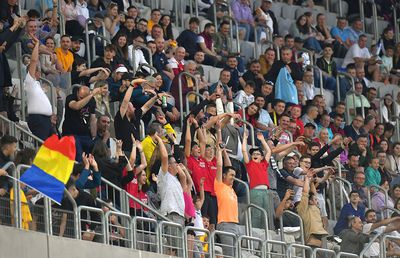 Imagini impresionante de la România All Stars - Galatasaray Legends » Fanii au aprins Cluj Arena