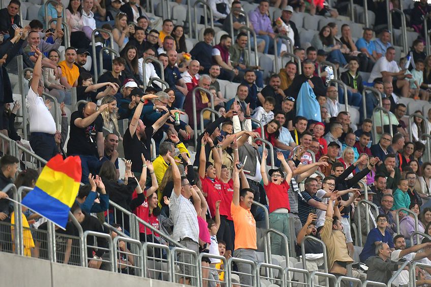 Atmosferă spectaculoasă la România All Stars - Galatasaray Legends 4-4, meci demonstrativ disputat cu 16.000 de spectatori pe Cluj Arena.