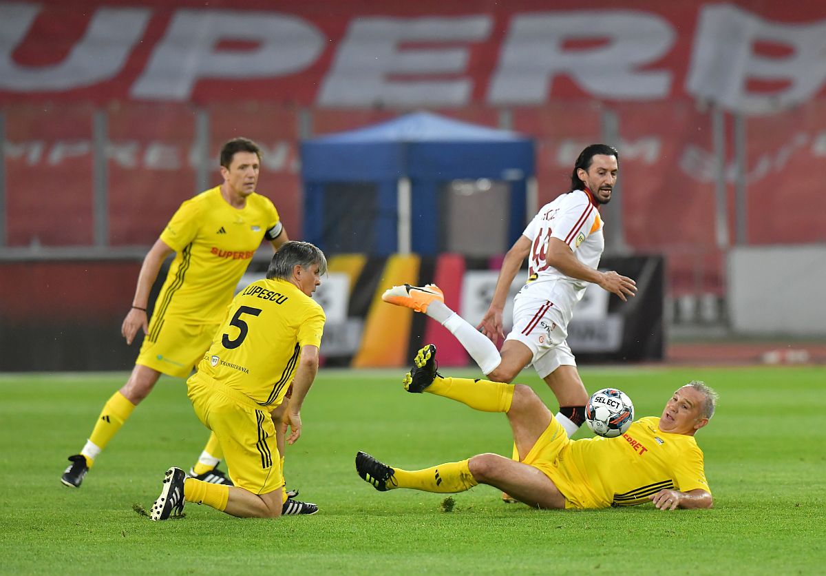 Imagini impresionante de la România All Stars - Galatasaray Legends » Fanii au aprins Cluj Arena