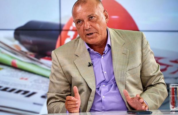 Pușcaș iese la atac: „Kovacs parcă era în delir orgasmic când împărțea cartonașele cu sârg și interes”