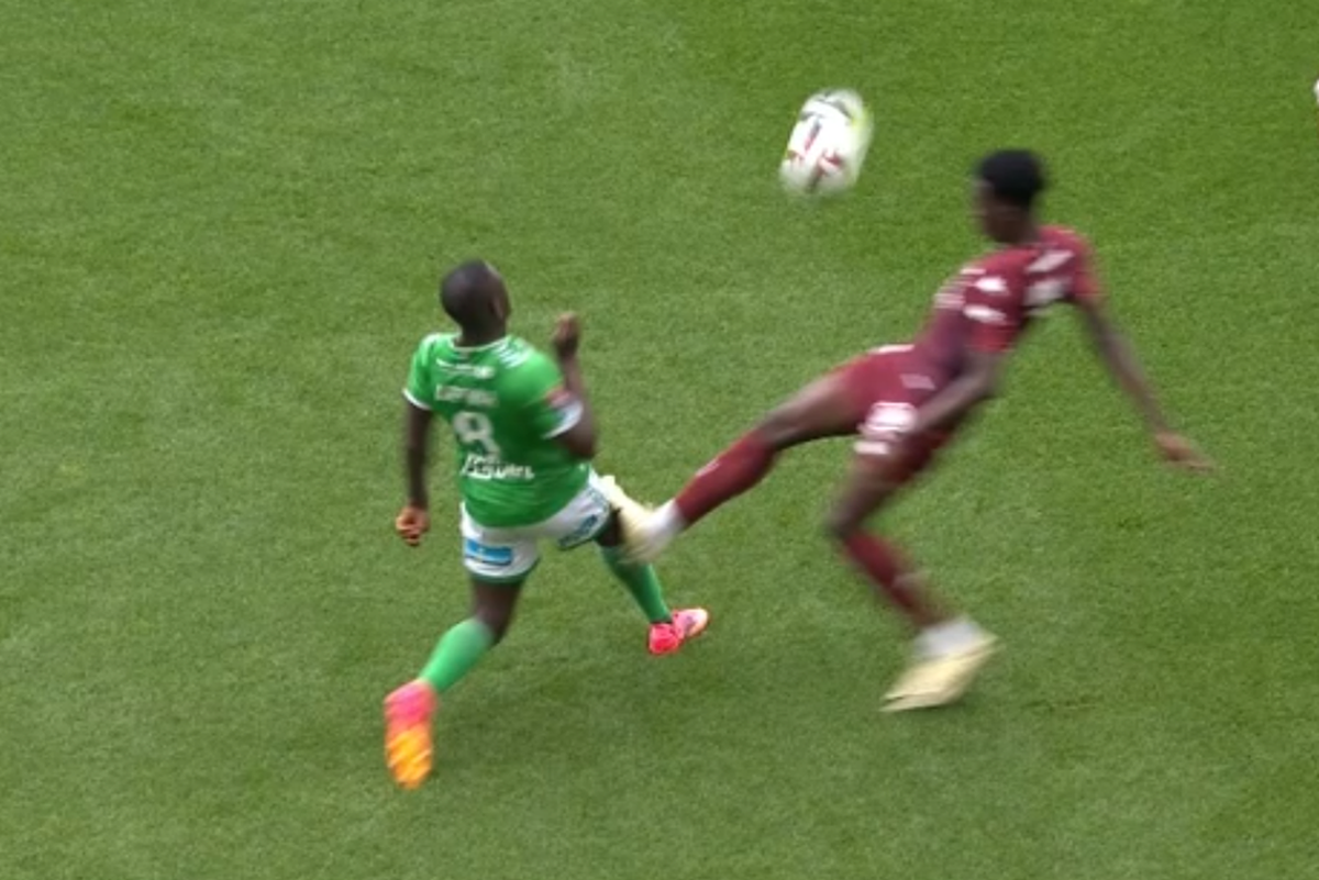 Lui Boloni nu i-a venit să creadă » Ce a putut să facă elevul lui în minutul 6 al barajului Metz - Saint-Etienne