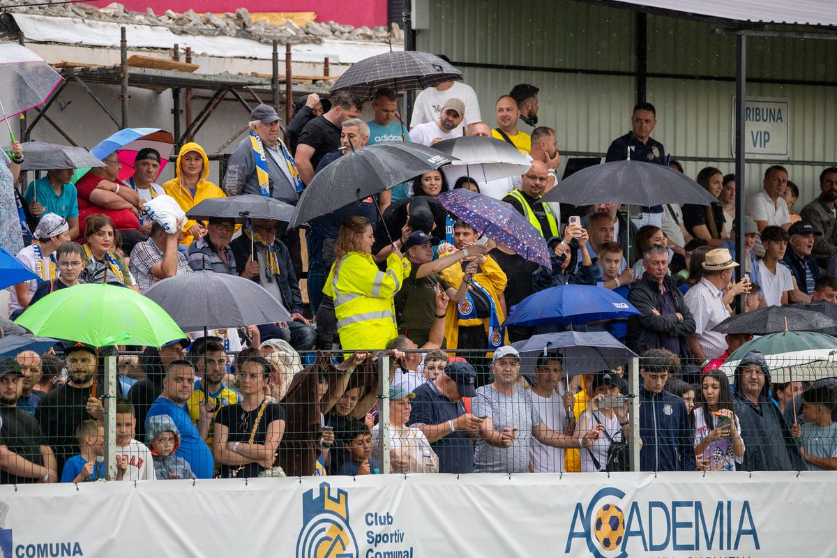 Penalty SCANDALOS dictat la barajul pentru promovarea în Liga 2: „Venea și urla la jucători!” » Iureș la final: arbitrii s-au baricadat la vestiare