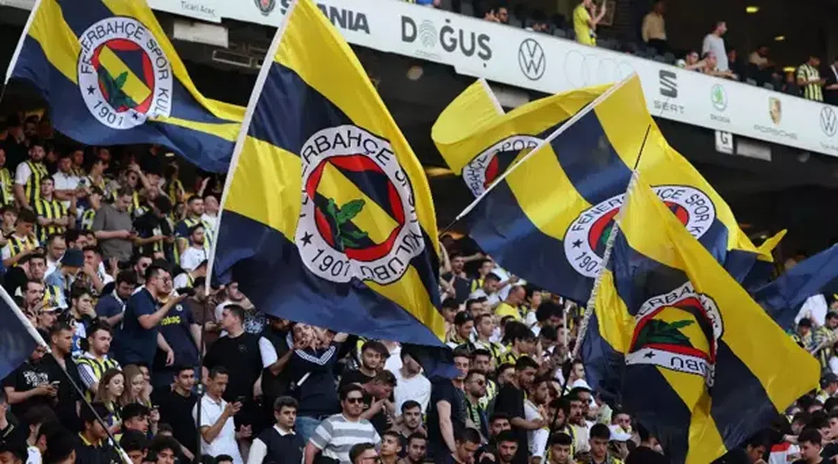 Isterie în Turcia, la prezentarea lui Mourinho la Fenerbahce! » Lusitanul a venit pe mare și a vorbit în fața a 45.000 de oameni: „Voi mă iubiți înainte de victorii”