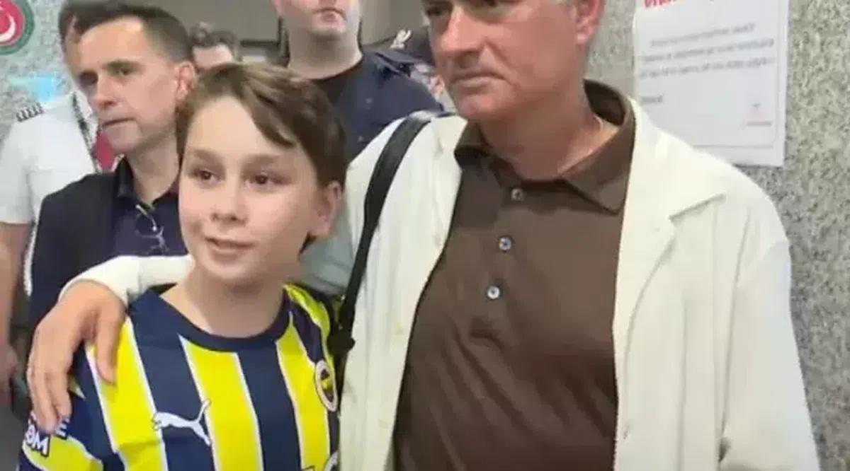 Sosirea și prezentarea lui Mourinho drept noul antrenor al lui Fenerbahce