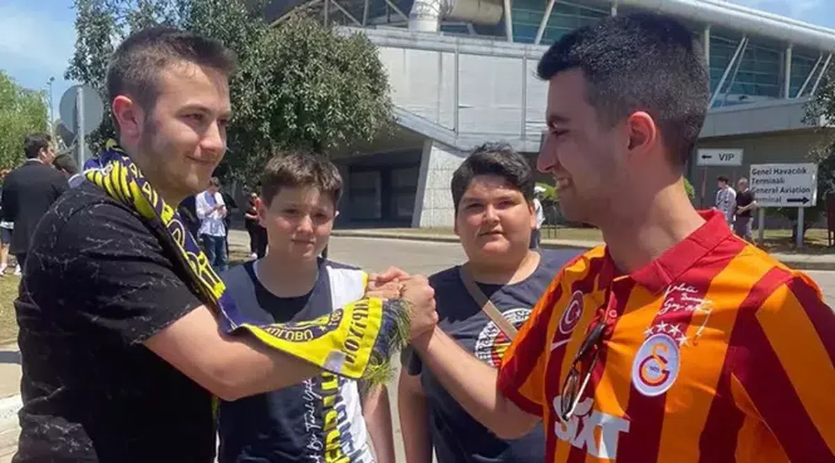 Sosirea și prezentarea lui Mourinho drept noul antrenor al lui Fenerbahce