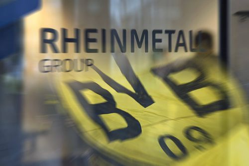 Borussia Dortmund a semnat un contract de sponsorizare cu Rheinmetall AG, o companie producătoare de armament cu sediul în Dusseldorf. Parteneriatul a stârnit un val imens de controverse.