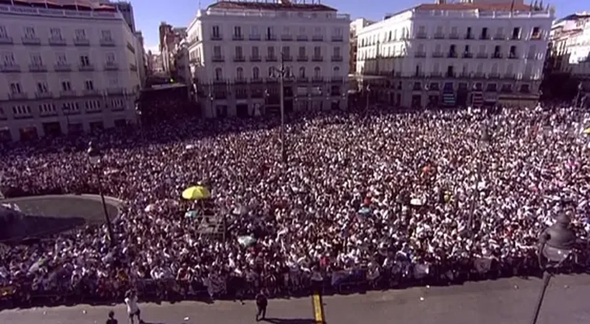 Trofeul Ligii Campionilor a ajuns la Madrid » Zeci de mii de suporteri i-au așteptat pe fotbaliștii lui Real Madrid în piața Cibeles. Vorbele lui Toni Kroos au emoționat până la lacrimi