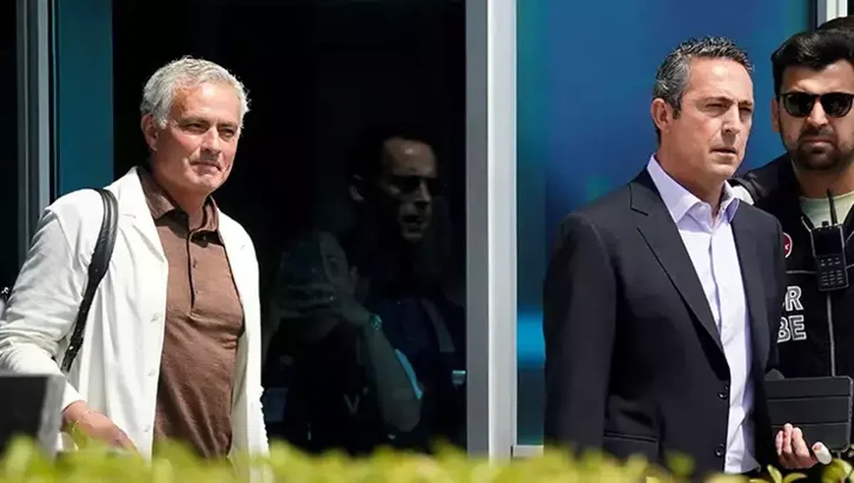 Isterie în Turcia, la prezentarea lui Mourinho la Fenerbahce! » Lusitanul a venit pe mare și a vorbit în fața a 45.000 de oameni: „Voi mă iubiți înainte de victorii”