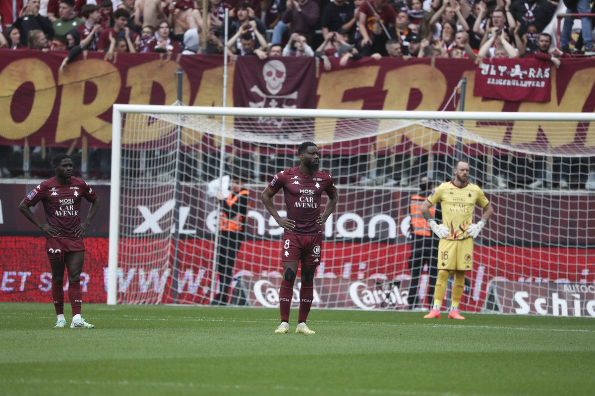 Dramă în prelungiri pentru Boloni! Metz a avut 2-0 cu om în minus: incredibil cât s-a terminat barajul pentru Ligue 1