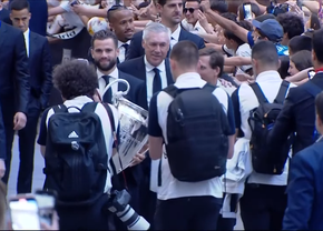 Trofeul Ligii Campionilor a ajuns la Madrid » Zeci de mii de suporteri i-au așteptat pe fotbaliștii lui Real Madrid în piața Cibeles. Vorbele lui Toni Kroos au emoționat până la lacrimi