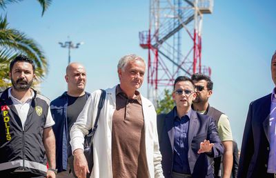 „Cine este cea mai faimoasă persoană din agenda ta?” » Răspunsul lui Mourinho a stârnit hohote de râs în studio